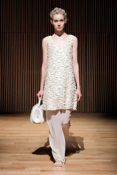 Look 18